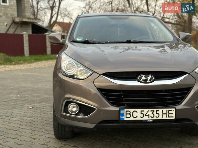 Коричневый Хендай их35, объемом двигателя 1.7 л и пробегом 217 тыс. км за 12499 $, фото 17 на Automoto.ua