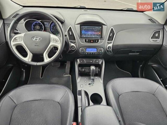 Коричневый Хендай их35, объемом двигателя 2 л и пробегом 146 тыс. км за 13300 $, фото 6 на Automoto.ua