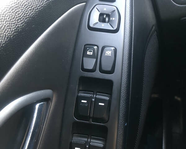 Коричневий Хендай іх35, об'ємом двигуна 2 л та пробігом 191 тис. км за 12500 $, фото 10 на Automoto.ua