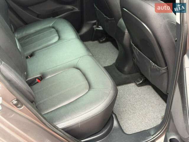 Коричневий Хендай іх35, об'ємом двигуна 2 л та пробігом 230 тис. км за 14300 $, фото 28 на Automoto.ua