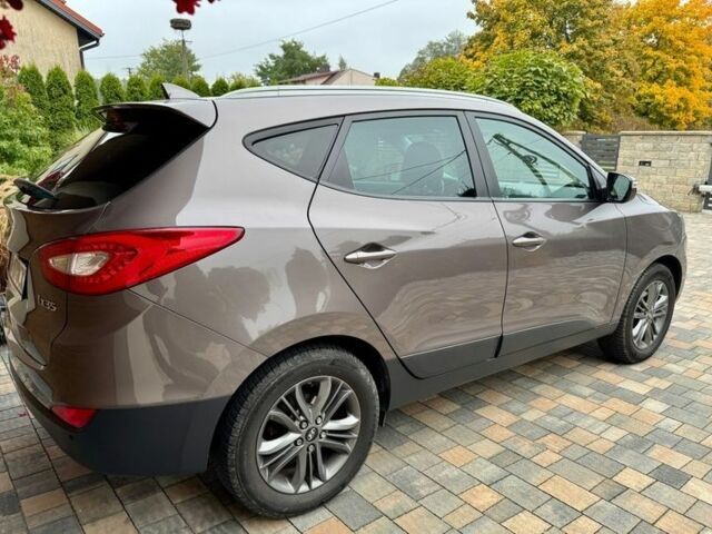 Коричневый Хендай их35, объемом двигателя 1.6 л и пробегом 144 тыс. км за 8800 $, фото 6 на Automoto.ua