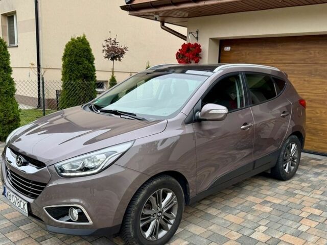 Коричневый Хендай их35, объемом двигателя 1.6 л и пробегом 144 тыс. км за 8800 $, фото 1 на Automoto.ua