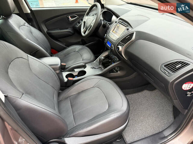 Коричневий Хендай іх35, об'ємом двигуна 2 л та пробігом 230 тис. км за 15300 $, фото 64 на Automoto.ua