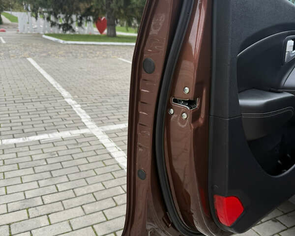 Коричневий Хендай іх35, об'ємом двигуна 2 л та пробігом 211 тис. км за 17400 $, фото 92 на Automoto.ua