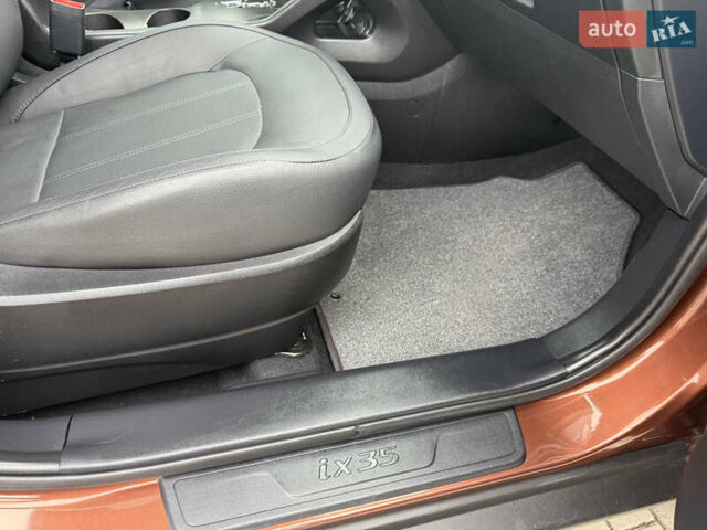 Коричневий Хендай іх35, об'ємом двигуна 2 л та пробігом 211 тис. км за 17400 $, фото 67 на Automoto.ua