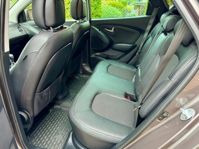 Коричневый Хендай их35, объемом двигателя 1.6 л и пробегом 144 тыс. км за 8800 $, фото 13 на Automoto.ua