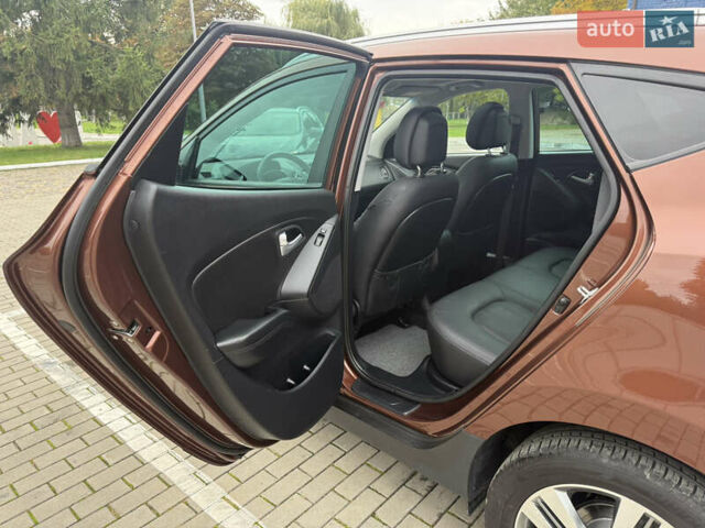 Коричневий Хендай іх35, об'ємом двигуна 2 л та пробігом 211 тис. км за 17400 $, фото 81 на Automoto.ua