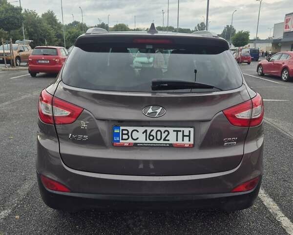 Коричневый Хендай их35, объемом двигателя 2 л и пробегом 218 тыс. км за 14000 $, фото 4 на Automoto.ua