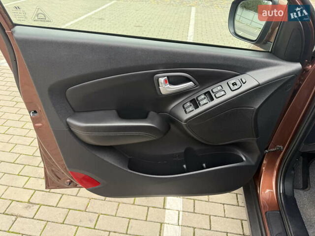 Коричневий Хендай іх35, об'ємом двигуна 2 л та пробігом 211 тис. км за 17400 $, фото 97 на Automoto.ua