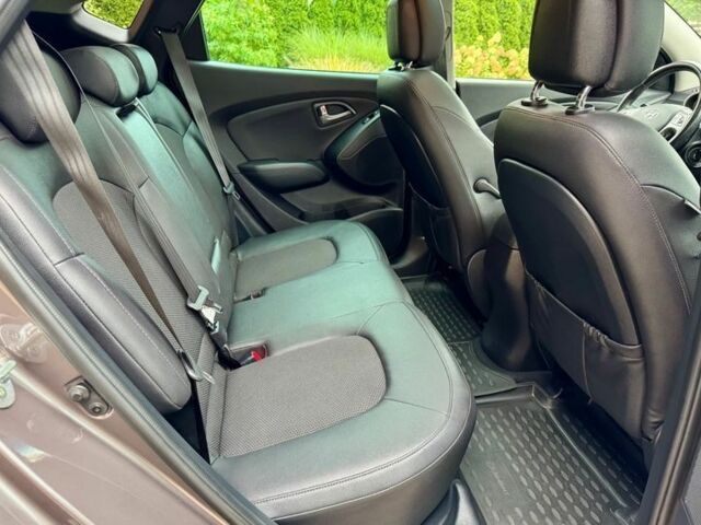 Коричневый Хендай их35, объемом двигателя 1.6 л и пробегом 144 тыс. км за 8800 $, фото 22 на Automoto.ua