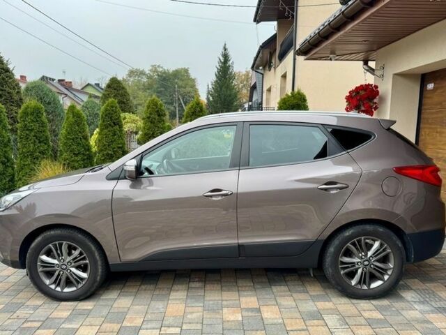 Коричневый Хендай их35, объемом двигателя 1.6 л и пробегом 144 тыс. км за 8800 $, фото 4 на Automoto.ua