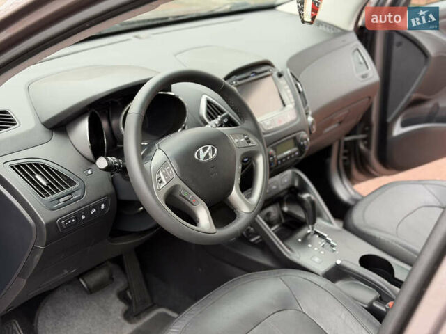 Коричневий Хендай іх35, об'ємом двигуна 2 л та пробігом 230 тис. км за 14300 $, фото 20 на Automoto.ua