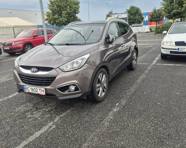 Коричневый Хендай их35, объемом двигателя 2 л и пробегом 218 тыс. км за 14000 $, фото 1 на Automoto.ua