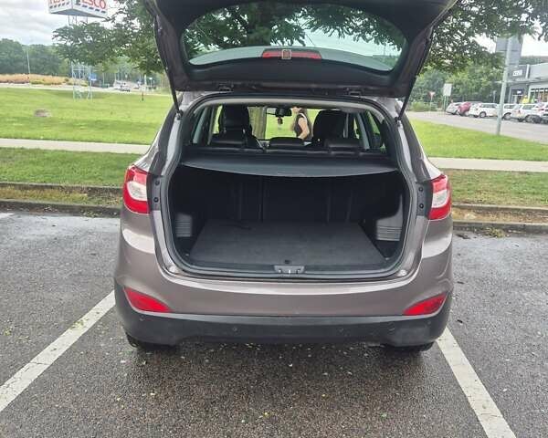 Коричневый Хендай их35, объемом двигателя 2 л и пробегом 218 тыс. км за 14000 $, фото 9 на Automoto.ua