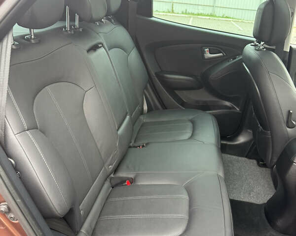 Коричневий Хендай іх35, об'ємом двигуна 2 л та пробігом 211 тис. км за 17400 $, фото 78 на Automoto.ua