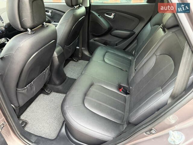 Коричневий Хендай іх35, об'ємом двигуна 2 л та пробігом 230 тис. км за 15300 $, фото 66 на Automoto.ua