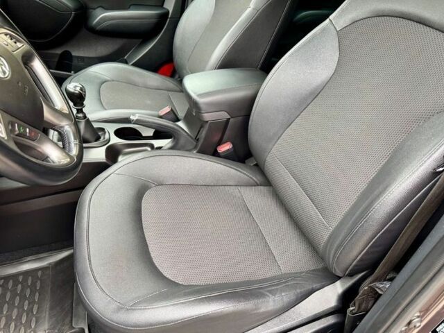 Коричневый Хендай их35, объемом двигателя 1.6 л и пробегом 144 тыс. км за 8800 $, фото 17 на Automoto.ua