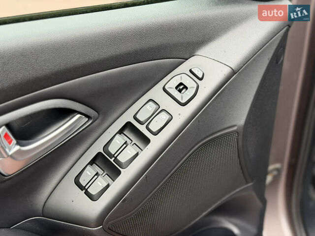 Коричневий Хендай іх35, об'ємом двигуна 2 л та пробігом 230 тис. км за 14300 $, фото 19 на Automoto.ua