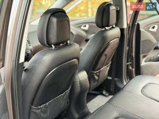 Коричневий Хендай іх35, об'ємом двигуна 2 л та пробігом 230 тис. км за 15300 $, фото 28 на Automoto.ua