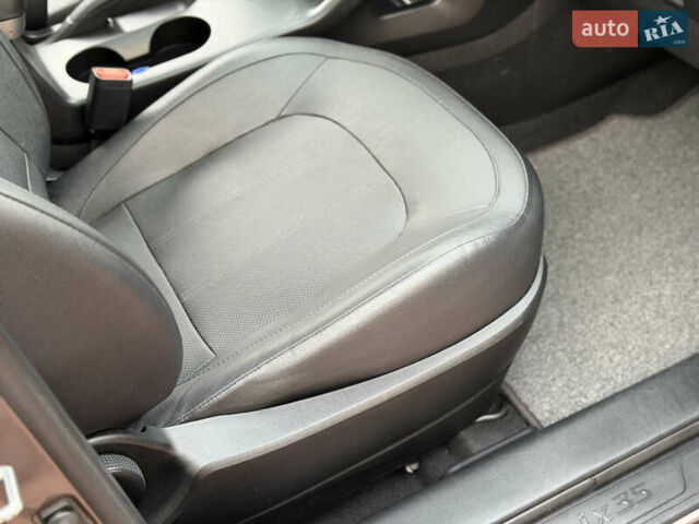 Коричневий Хендай іх35, об'ємом двигуна 2 л та пробігом 230 тис. км за 15300 $, фото 21 на Automoto.ua