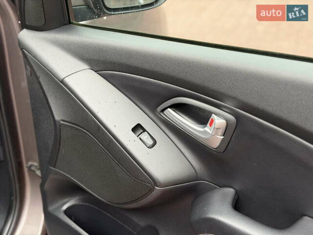 Коричневий Хендай іх35, об'ємом двигуна 2 л та пробігом 230 тис. км за 14300 $, фото 23 на Automoto.ua