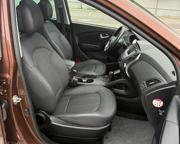 Коричневий Хендай іх35, об'ємом двигуна 2 л та пробігом 211 тис. км за 17400 $, фото 66 на Automoto.ua