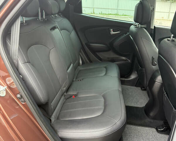 Коричневий Хендай іх35, об'ємом двигуна 2 л та пробігом 211 тис. км за 17400 $, фото 77 на Automoto.ua