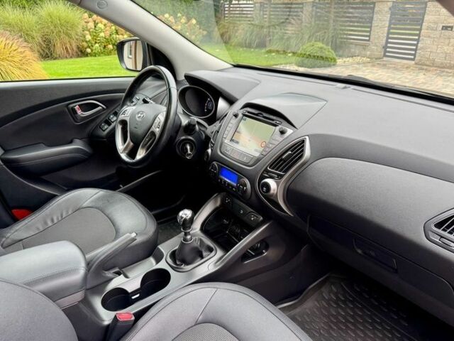 Коричневый Хендай их35, объемом двигателя 1.6 л и пробегом 144 тыс. км за 8800 $, фото 23 на Automoto.ua