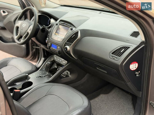 Коричневий Хендай іх35, об'ємом двигуна 2 л та пробігом 230 тис. км за 15300 $, фото 20 на Automoto.ua