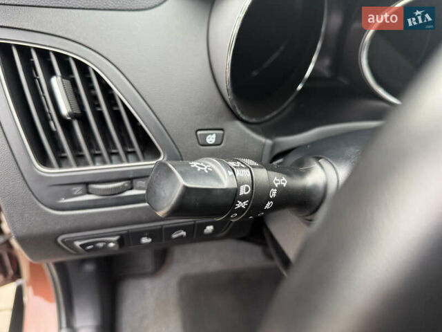 Коричневий Хендай іх35, об'ємом двигуна 2 л та пробігом 211 тис. км за 17400 $, фото 105 на Automoto.ua