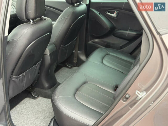 Коричневий Хендай іх35, об'ємом двигуна 2 л та пробігом 230 тис. км за 14300 $, фото 32 на Automoto.ua