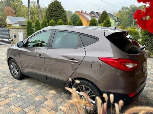 Коричневый Хендай их35, объемом двигателя 1.6 л и пробегом 144 тыс. км за 8800 $, фото 3 на Automoto.ua