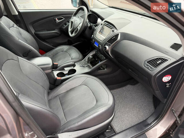 Коричневий Хендай іх35, об'ємом двигуна 2 л та пробігом 230 тис. км за 14300 $, фото 57 на Automoto.ua