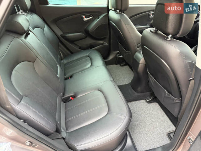 Коричневий Хендай іх35, об'ємом двигуна 2 л та пробігом 230 тис. км за 15300 $, фото 65 на Automoto.ua