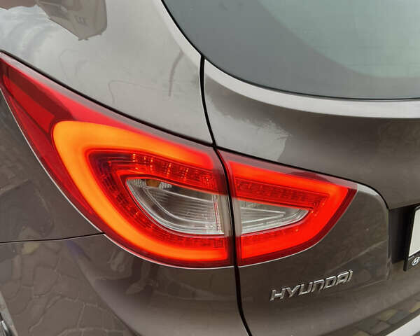 Коричневый Хендай их35, объемом двигателя 2 л и пробегом 223 тыс. км за 14500 $, фото 41 на Automoto.ua