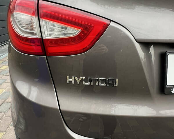 Коричневый Хендай их35, объемом двигателя 2 л и пробегом 223 тыс. км за 14500 $, фото 39 на Automoto.ua