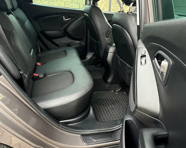 Коричневый Хендай их35, объемом двигателя 2 л и пробегом 223 тыс. км за 14500 $, фото 34 на Automoto.ua