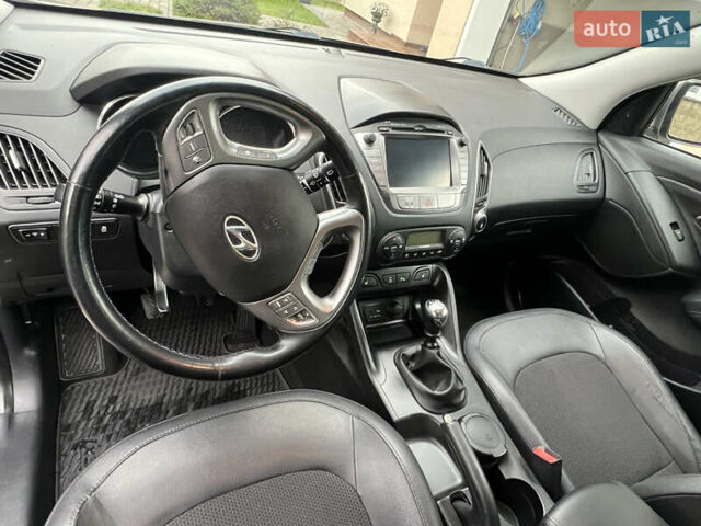 Коричневый Хендай их35, объемом двигателя 2 л и пробегом 223 тыс. км за 14500 $, фото 58 на Automoto.ua