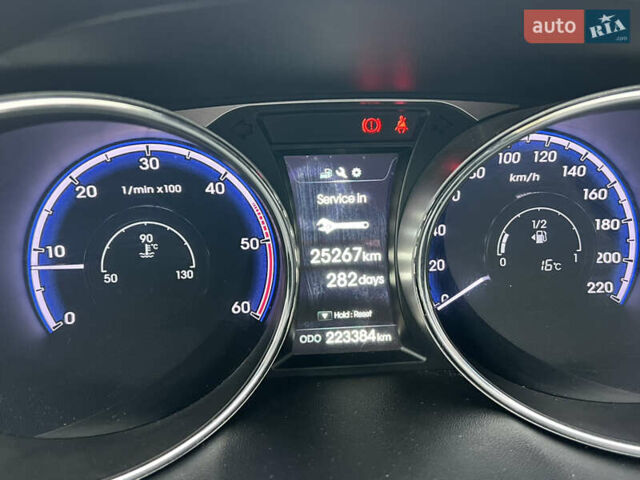 Коричневый Хендай их35, объемом двигателя 2 л и пробегом 223 тыс. км за 14500 $, фото 16 на Automoto.ua