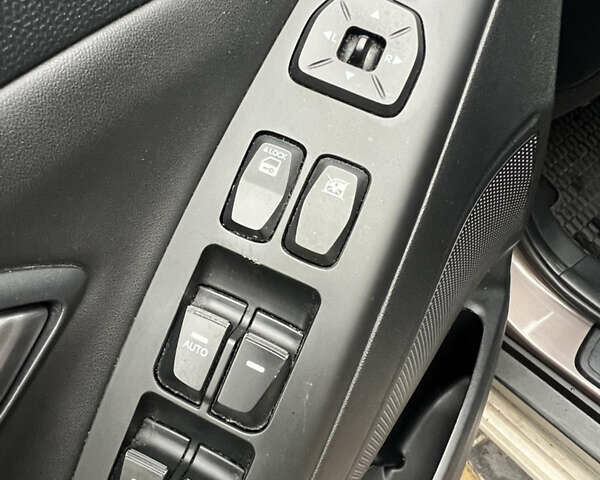 Коричневый Хендай их35, объемом двигателя 2 л и пробегом 223 тыс. км за 14500 $, фото 56 на Automoto.ua