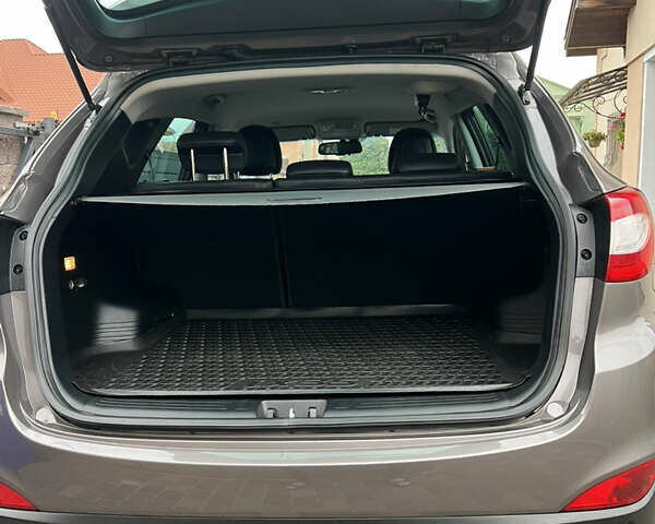 Коричневый Хендай их35, объемом двигателя 2 л и пробегом 223 тыс. км за 14500 $, фото 71 на Automoto.ua