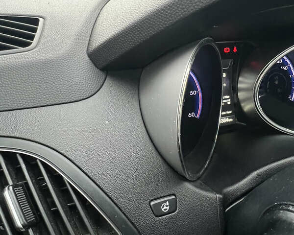 Коричневый Хендай их35, объемом двигателя 2 л и пробегом 223 тыс. км за 14500 $, фото 24 на Automoto.ua