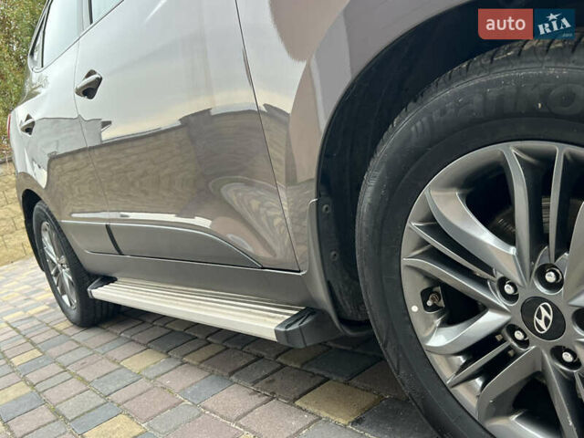 Коричневый Хендай их35, объемом двигателя 2 л и пробегом 223 тыс. км за 14500 $, фото 43 на Automoto.ua