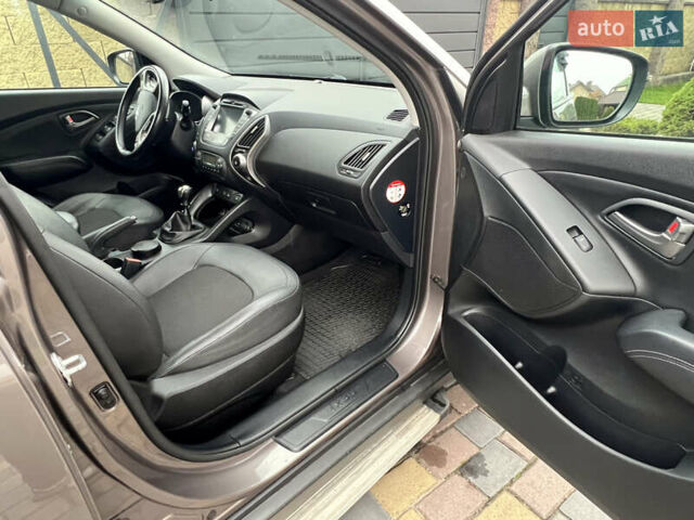 Коричневый Хендай их35, объемом двигателя 2 л и пробегом 223 тыс. км за 14500 $, фото 29 на Automoto.ua