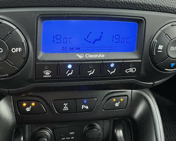 Коричневый Хендай их35, объемом двигателя 2 л и пробегом 223 тыс. км за 14500 $, фото 23 на Automoto.ua