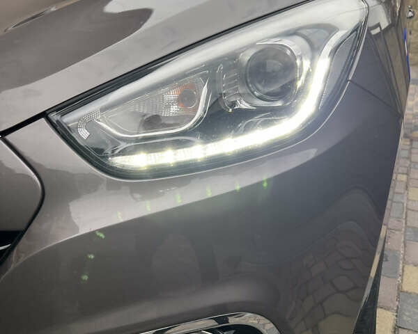 Коричневый Хендай их35, объемом двигателя 2 л и пробегом 223 тыс. км за 14500 $, фото 11 на Automoto.ua