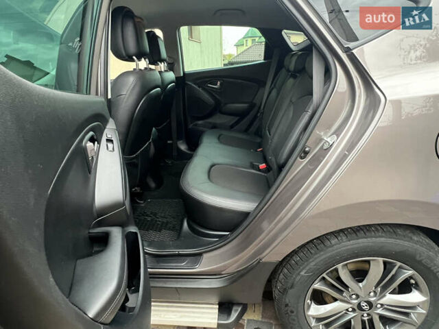 Коричневый Хендай их35, объемом двигателя 2 л и пробегом 223 тыс. км за 14500 $, фото 51 на Automoto.ua