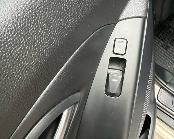 Коричневый Хендай их35, объемом двигателя 2 л и пробегом 223 тыс. км за 14500 $, фото 53 на Automoto.ua