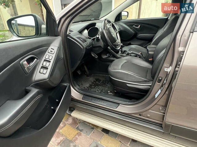 Коричневый Хендай их35, объемом двигателя 2 л и пробегом 223 тыс. км за 14500 $, фото 59 на Automoto.ua