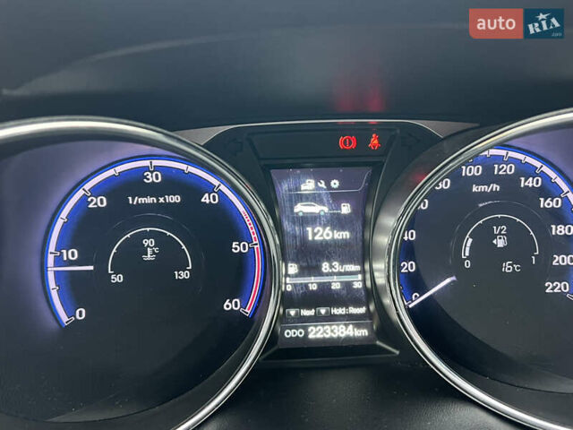 Коричневый Хендай их35, объемом двигателя 2 л и пробегом 223 тыс. км за 14500 $, фото 15 на Automoto.ua